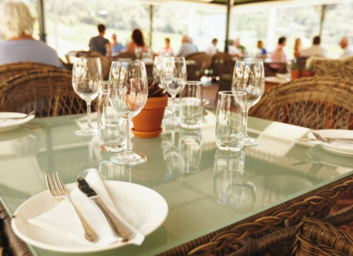 ÚTRATY ZA OBĚDY PRUDCE ROSTOU, V RESTAURACÍCH ALE JÍME MÉNĚ ČASTO