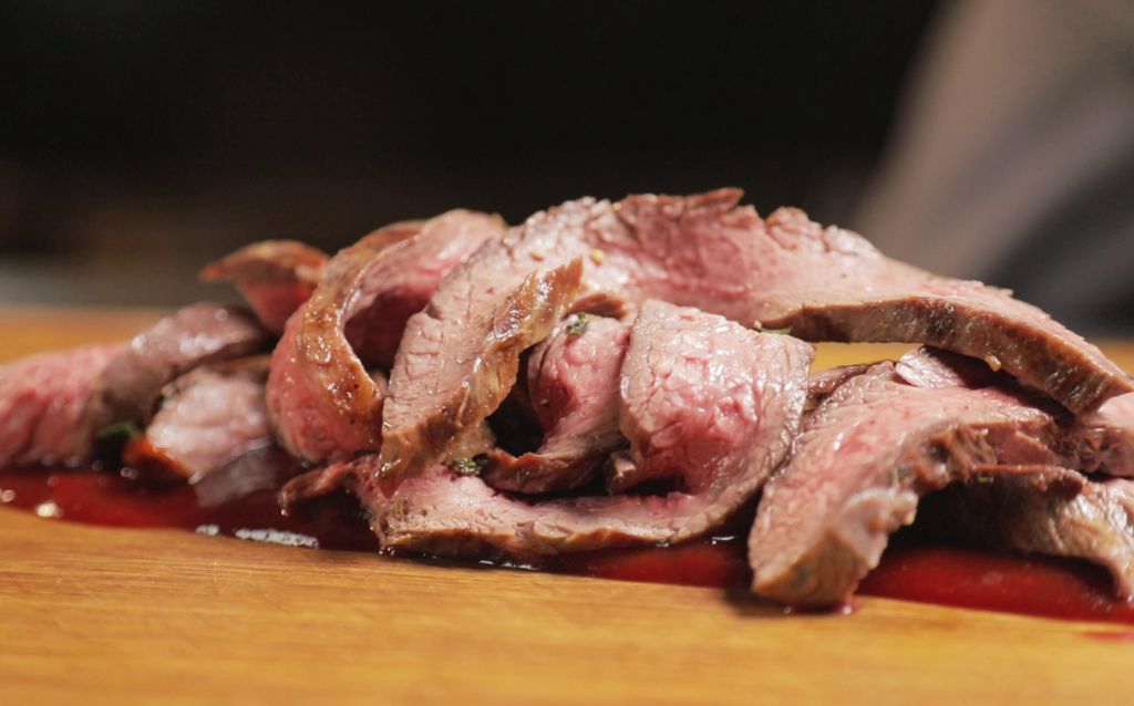 Videorecept: Flank steak s uzením